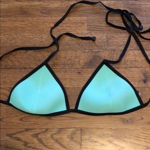Triangl bikini top
